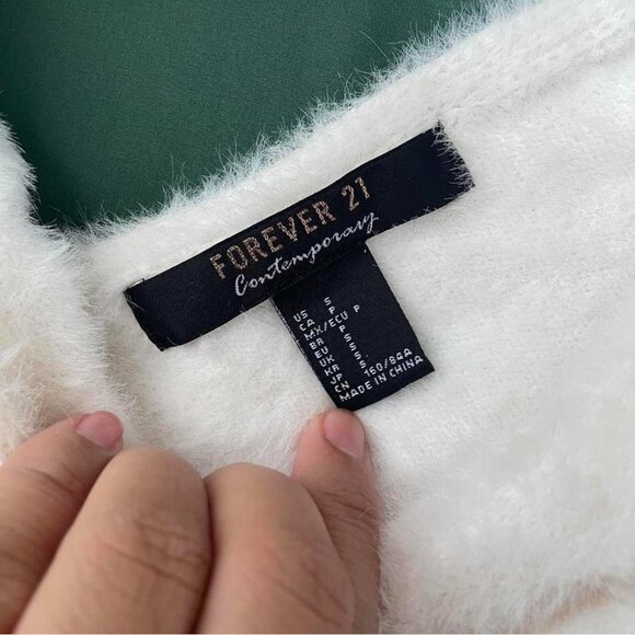 Forever 21 White Fuzzy Soft Vneck Long Sleeve Cropped Sweater Size S Fall Autumn - Picture 2 of 5